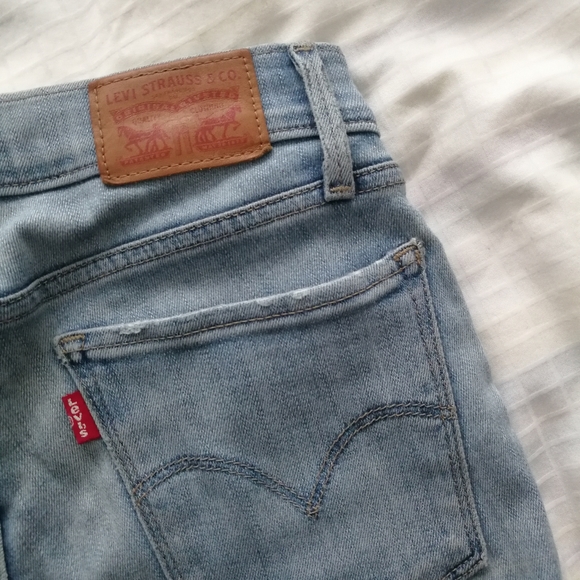 ⚡️SOLD⚡️ Levi's 710 Distressed Ripped Jeans - Picture 5 of 6